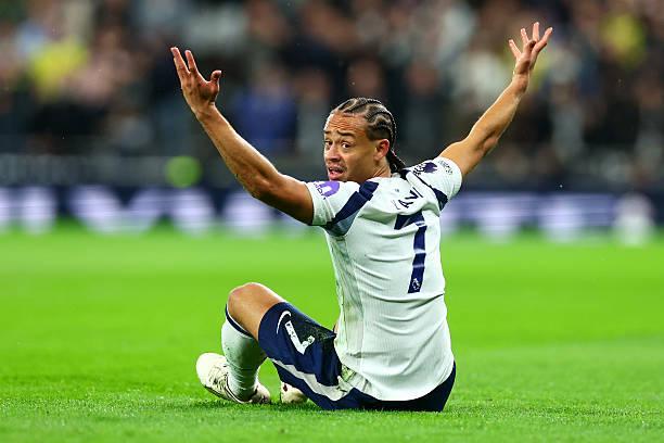 西蒙斯对阵切尔西全场数据解析：0射门，过人成功率33%