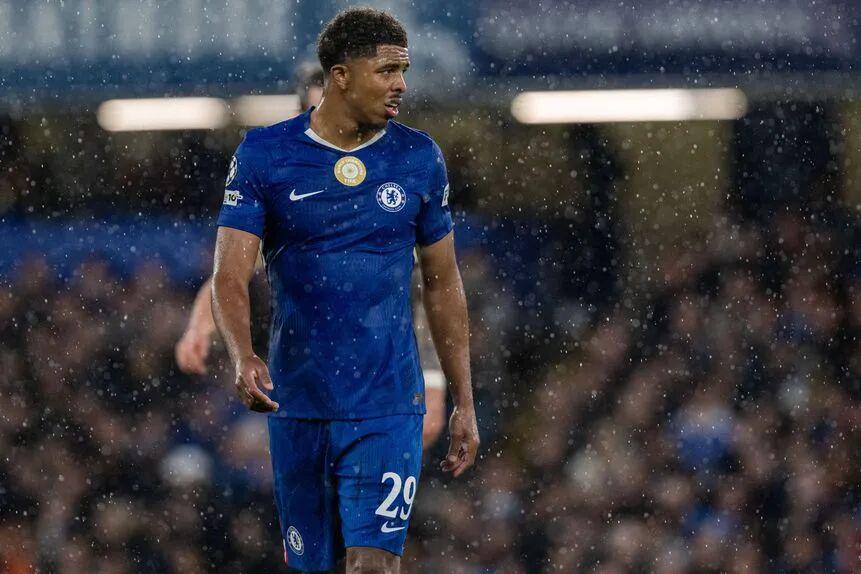 蓝军铁卫福法纳复出即巅峰：6次争顶+3次过人闪耀英超