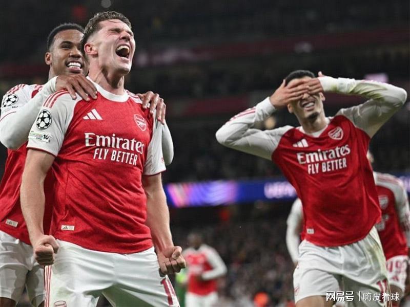 英超最新战况：曼联排名下滑，阿森纳创佳绩，黑马换帅难求一胜