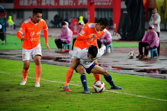 川超资阳客场0-2负泸州 球迷高呼“南零王也是王”显韧性