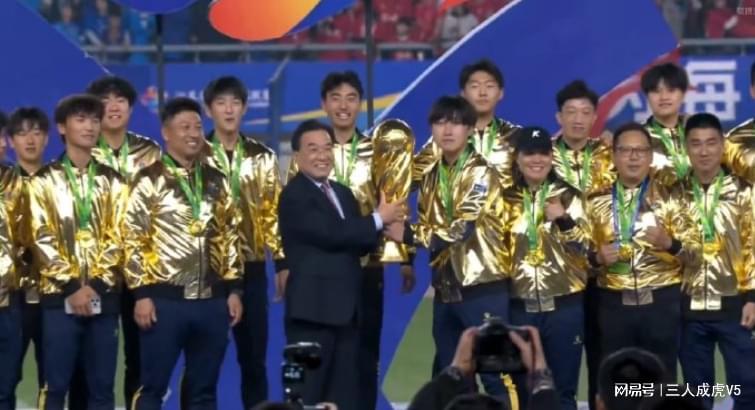 泰州逆袭夺冠！“苏超”首冠诞生，凤舞九天书写传奇