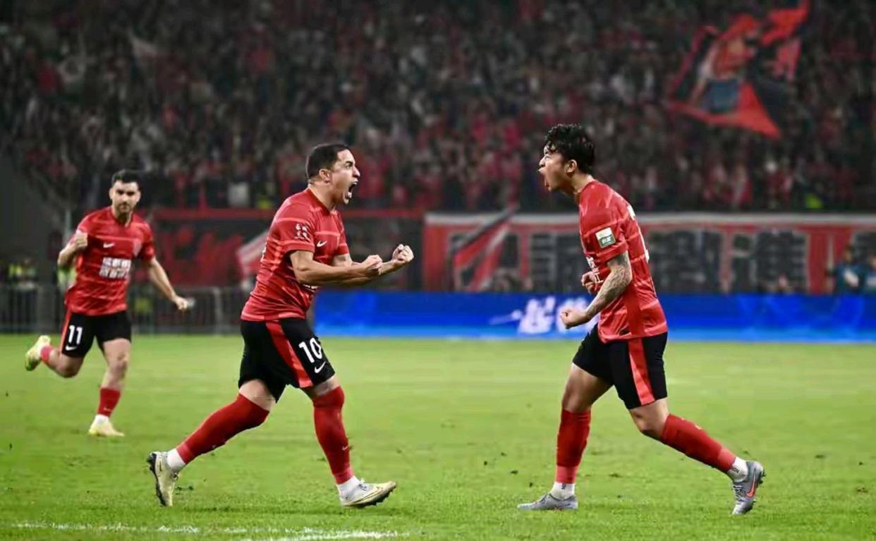 成都蓉城主场1-2负河南 提前告别中超冠军争夺