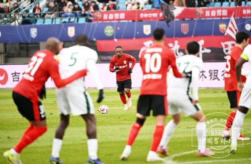 长春亚泰0-4负于北京国安，保级形势岌岌可危