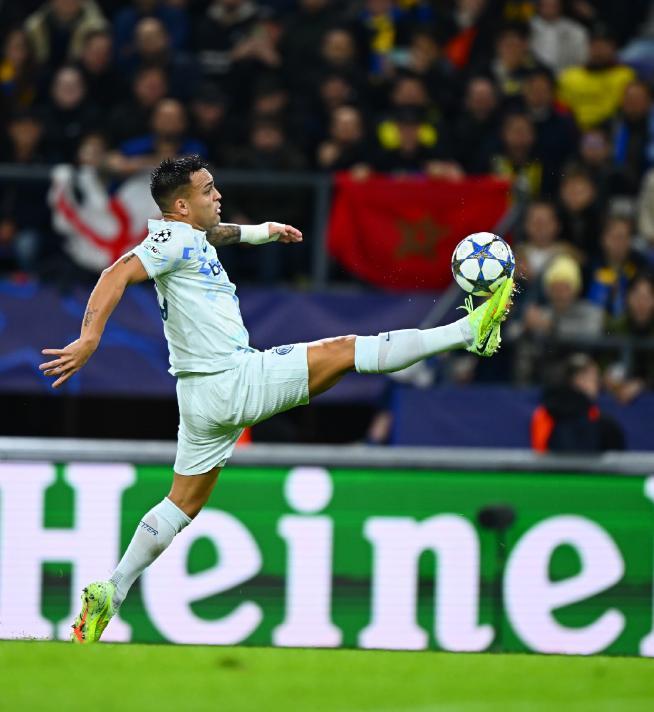 意甲激战：劳塔罗错失良机，泽林斯基世界波，国米2-1绝杀维罗纳