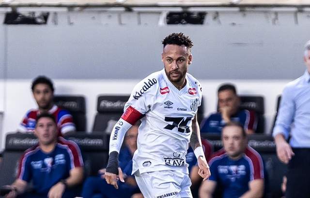 33岁内马尔伤愈复出！43天休战后秀任意球假动作险绝杀