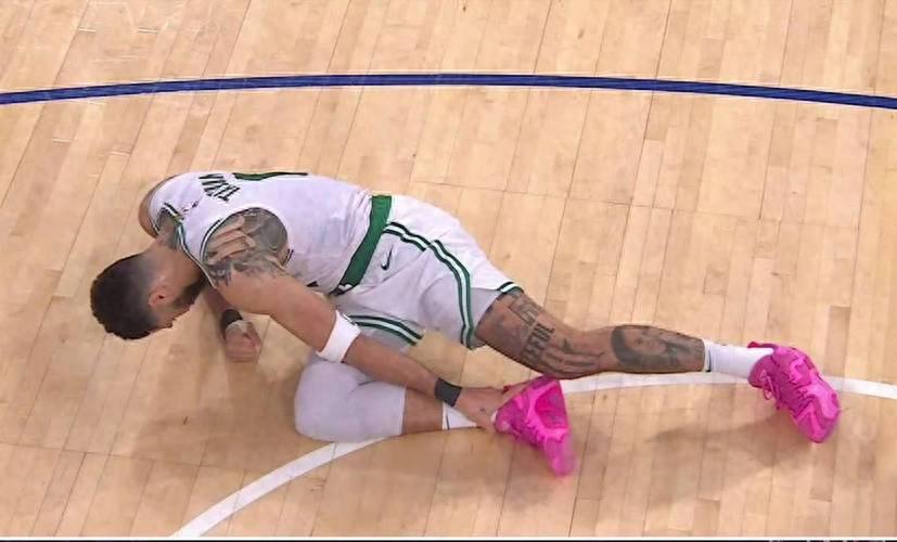 杜兰特26分火箭大胜凯尔特人，控卫成胜负关键手