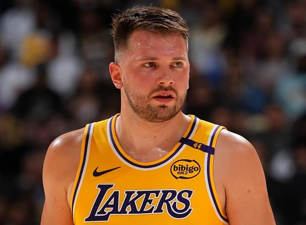 年薪4600万场均18+8，特雷杨伤停或无缘3.5亿顶薪，NBA伪巨头现形