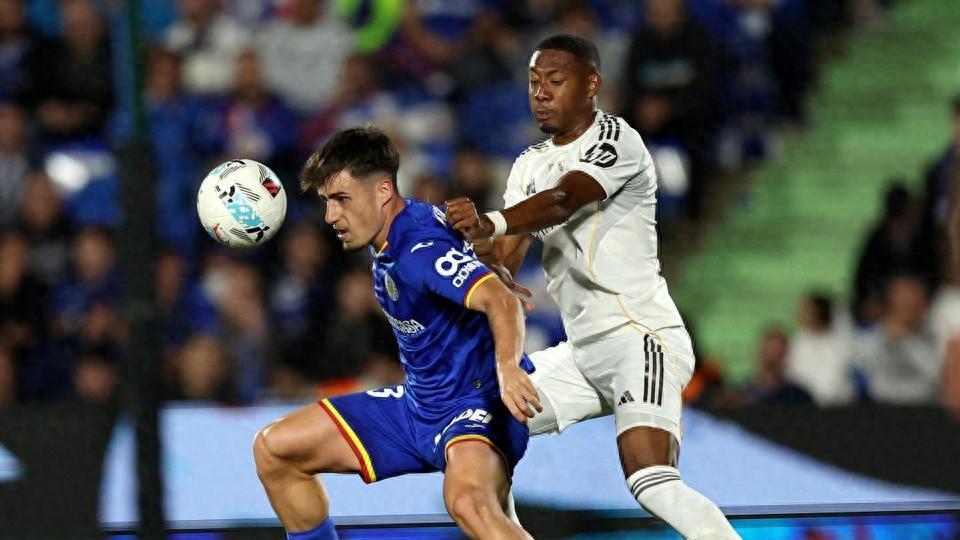 年薪2250万却成皇马负资产：阿拉巴2年仅踢24场，高薪伤病成困局