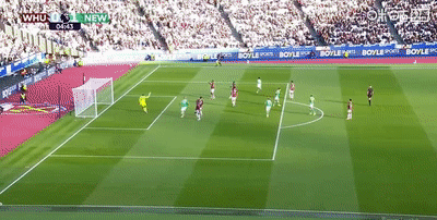 英超激战：西汉姆联2-1逆转纽卡斯尔联，补时乌龙成关键