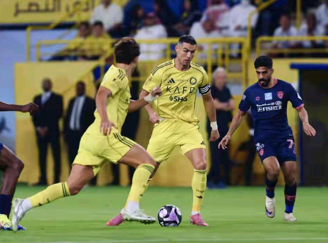 C罗双响绝杀！利雅得胜利逆转费哈，沙特联赛再掀高潮