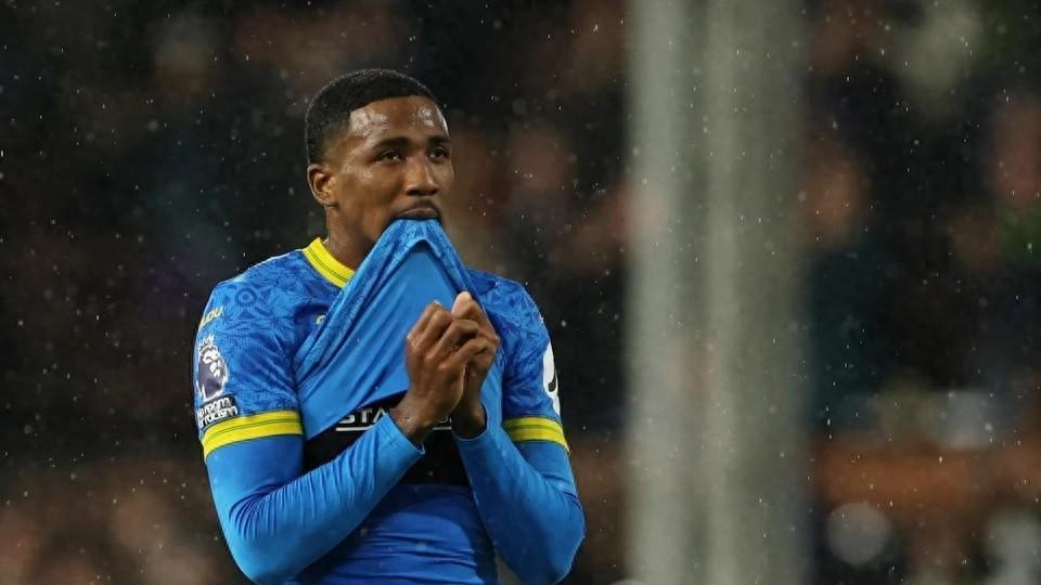 英超历史新低：狼队连续两赛季前10轮未尝胜绩