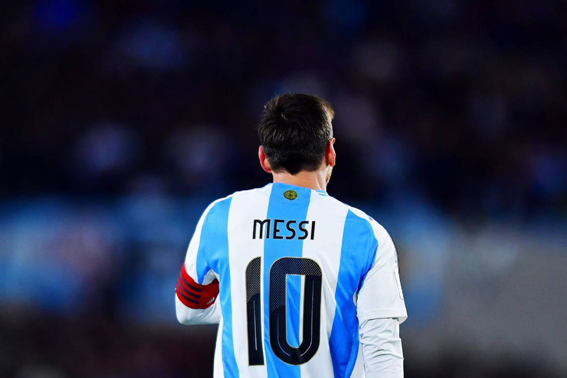 梅西训练表现惊艳！未达巅峰仍轻松压制阿根廷后卫