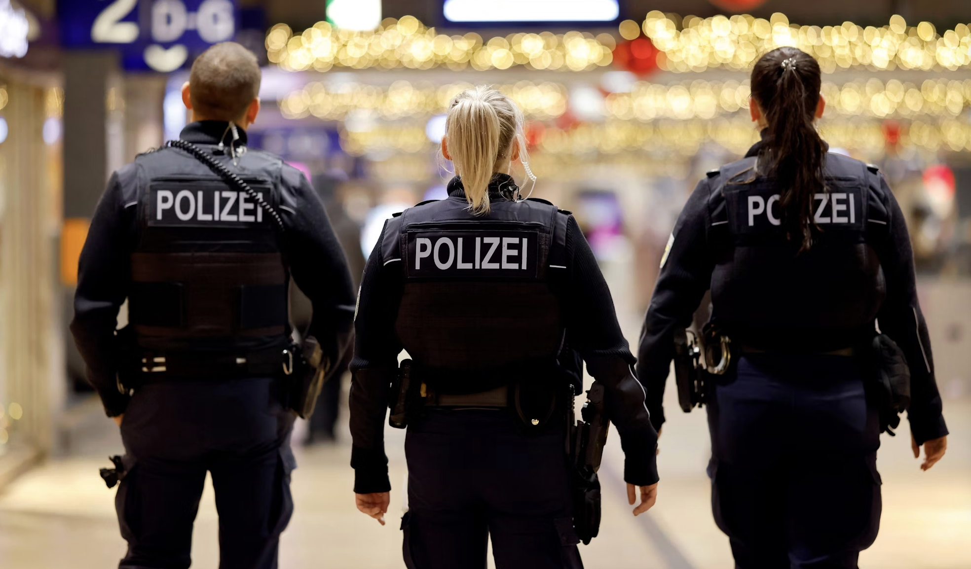 德媒曝沙尔克与多特球迷科隆火车站大规模冲突，数百人卷入