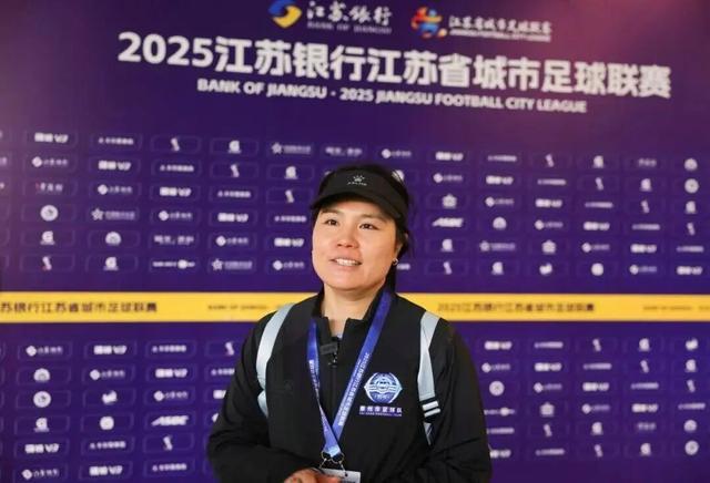 苏超泰州队夺冠！主帅周高萍发文：足球的重量远超胜负