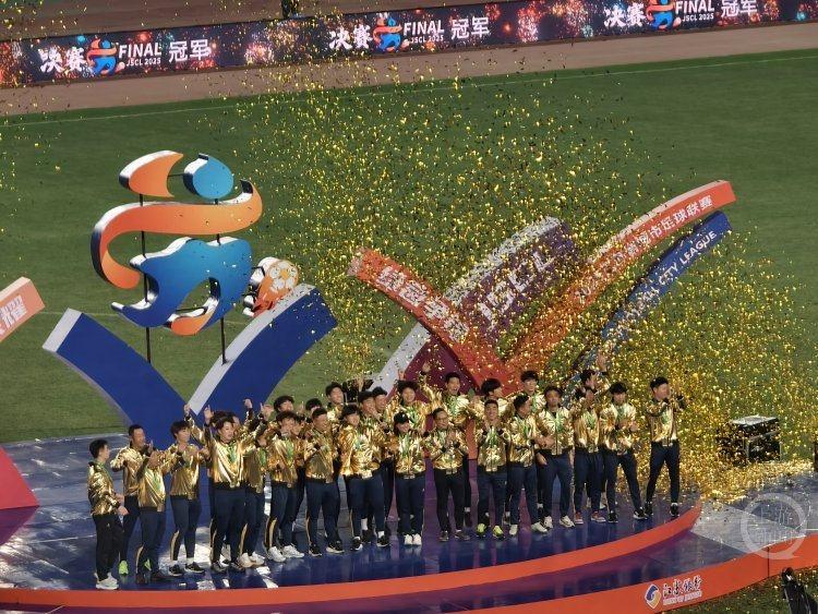 “苏超”决赛再破观赛纪录，一项足球赛事重塑城市经济