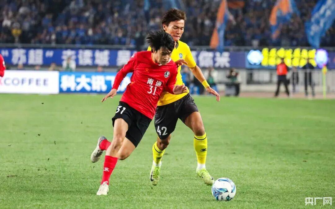 泰州队勇夺2025江苏省城市足球联赛冠军，点燃全民足球热潮