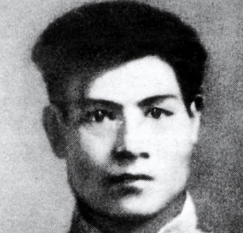 张国焘异国病逝28年后，墓碑背后竟刻着他人名字的惊人发现