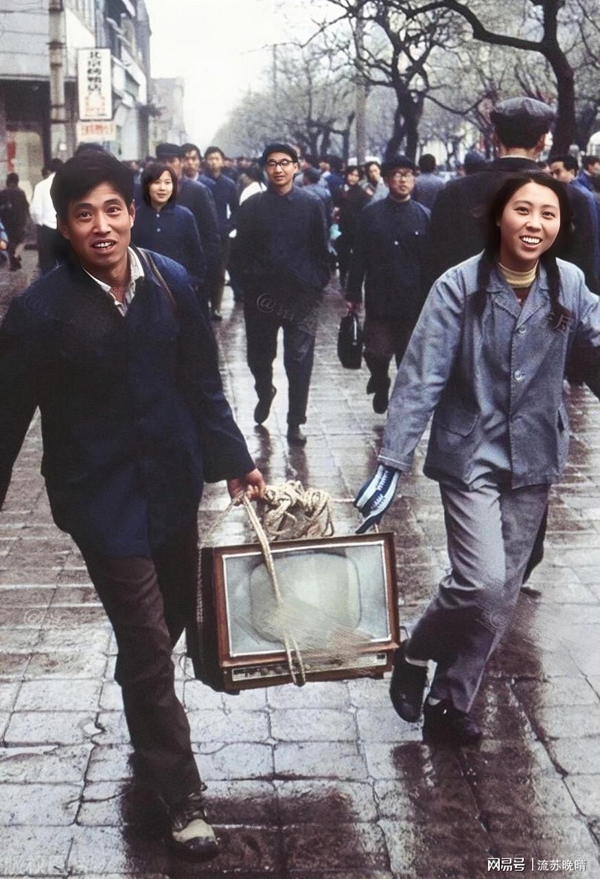 直到现在我才发现，原来我爸妈那一代才是温室里的花朵。