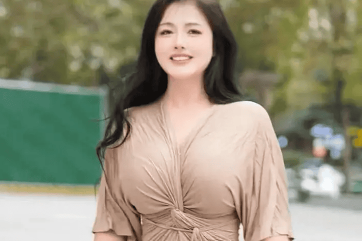 满分身材新定义：肥而不腻的健康美学，自信绽放独特魅力