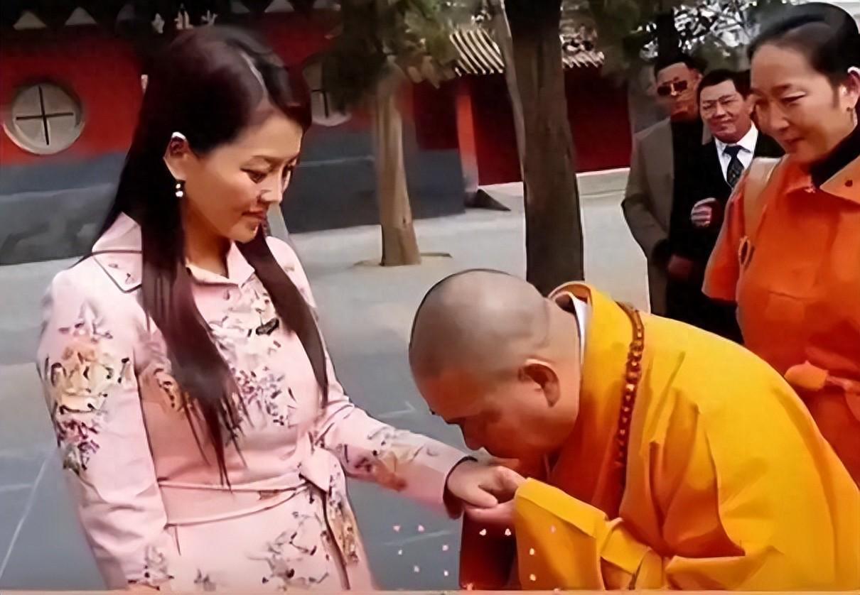 李敖没说谎，直到李湘少林寺旧照曝光，才发现释永信面相早就变了