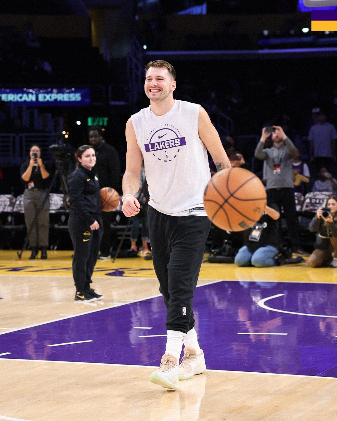 东契奇29+11+10三双率湖人3连胜，里夫斯26+11哈克斯31+8