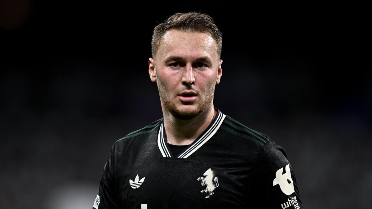 前教练揭秘：库普梅纳斯三中卫适配性及斯帕莱蒂战术布局