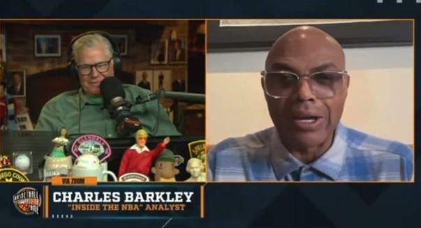 巴克利直言：詹姆斯背痛因年龄增长，老将面临身体挑战