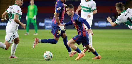 世体分析：卡萨多扫荡助力德容，巴萨中场双核显威力