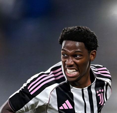 乔纳森-戴维未来成疑，拜仁热刺关注其离队动态