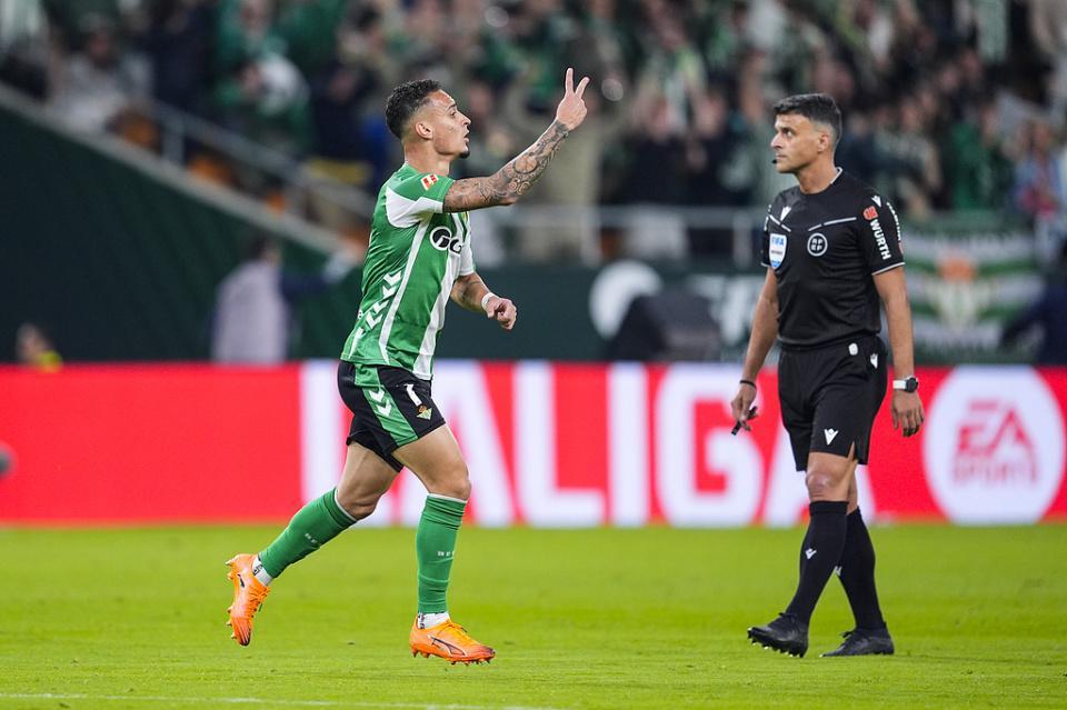 曼联后悔不已！2200万放走安东尼，西甲37分钟两世界波+助攻