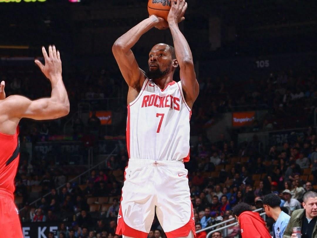 场均7.8分10.8板！火箭亚当斯成联盟篮板王，斯通神操作引爆争冠希望