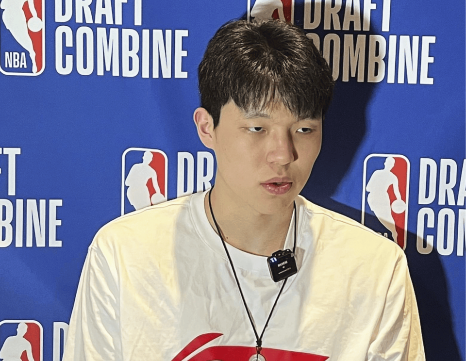 杨瀚森紧急归队，美国球迷嘲讽背后：开拓者伤病潮下的战略考量