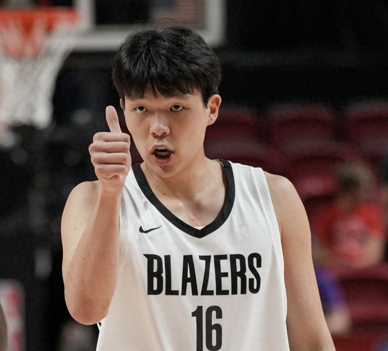 NBA西部最新排名：湖人3连胜升至第3，马刺首败，开拓者召回杨瀚森