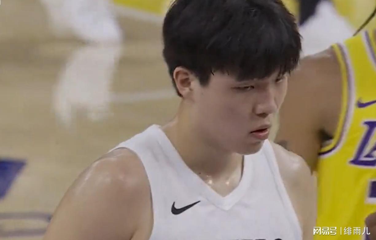 杨瀚森重返开拓者轮换阵容！内线竞争激烈仍获机会