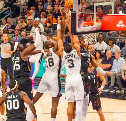 文班亚马低迷！马刺赛季首败 太阳布克28+13强势取胜