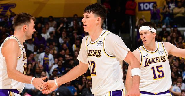 湖人三连胜！拉拉维亚场均20+ 盛赞东契奇里夫斯助其轻松发挥