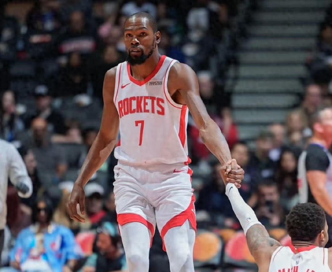 净胜19分！火箭新双核申京杜兰特引领进攻风暴，争冠前景可期