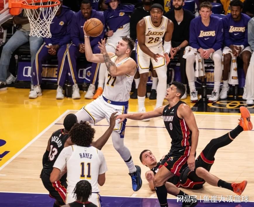 东契奇强调团队胜利，布朗尼获赞，湖人新秀展现潜力