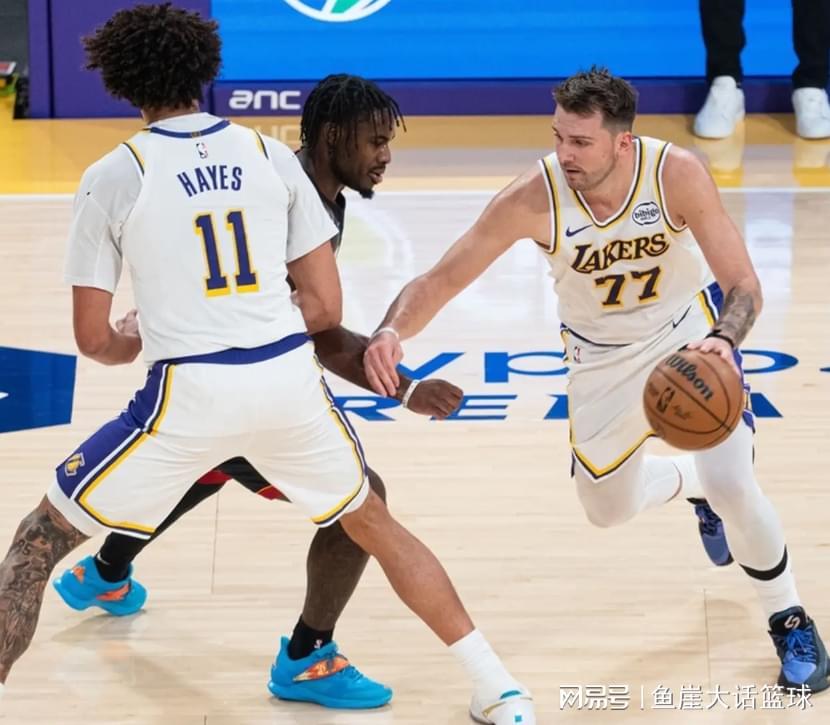 湖人双进步显威！东契奇需纠两错，詹姆斯乐见，新援立功