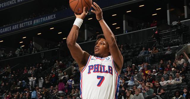 凯尔·洛瑞赛季首秀 正式跻身NBA生涯20赛季传奇行列