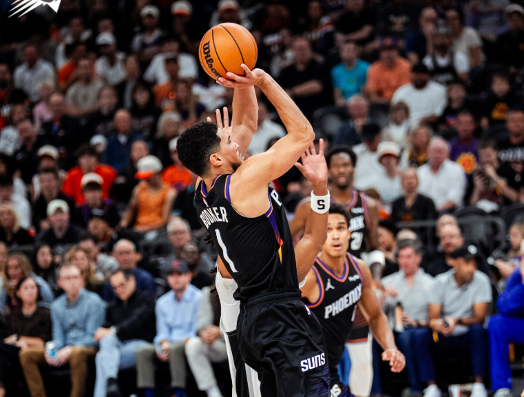 太阳爆冷终结马刺5连胜！布克28+13，文班亚马低迷仅9+9