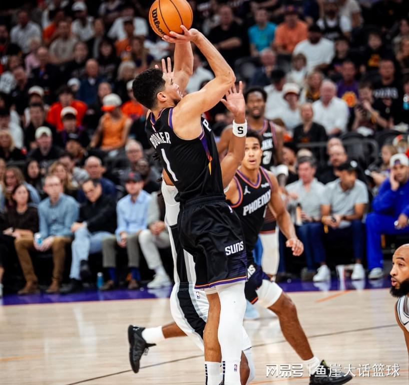 NBA常规赛：太阳130-118大胜马刺，布克28+13，文班亚马低迷仅9分