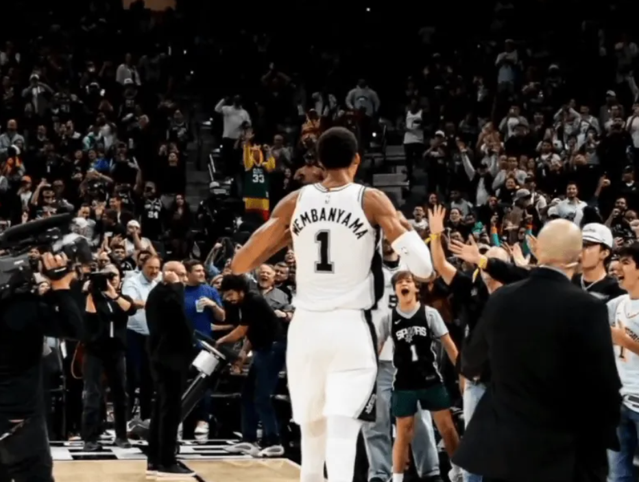 马刺五连胜终结！文班亚马6失误，榜眼伤退，3大球星表现引关注