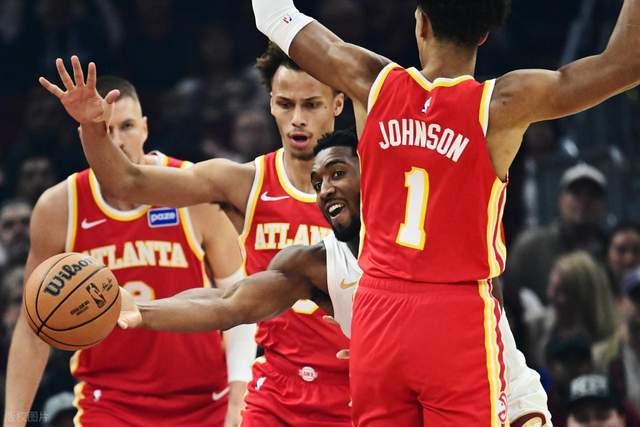 米切尔复出狂砍37分创队史！骑士力克老鹰终结连败