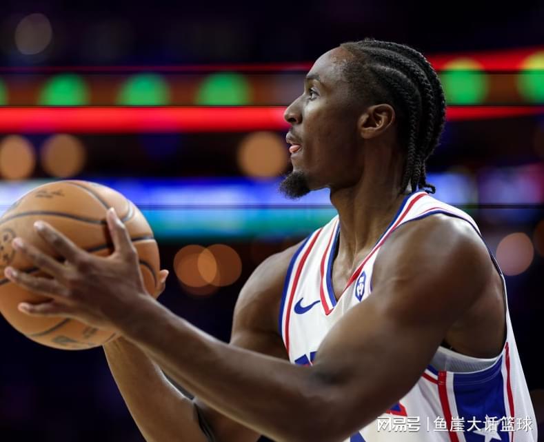 76人狂胜篮网！马克西26+7，埃奇库姆单节爆发，乌布雷高效输出
