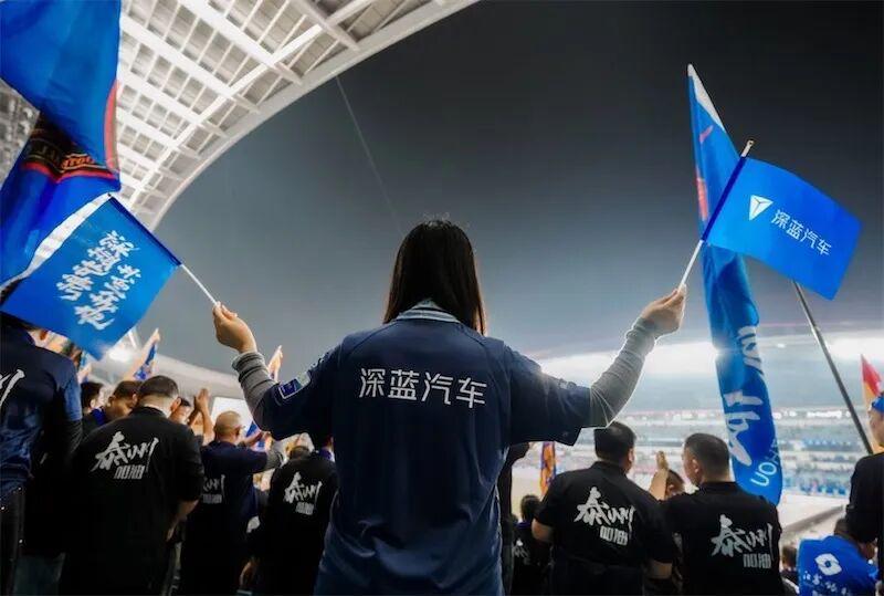 苏超泰州队夺冠背后：溧水深蓝汽车的跨界助力