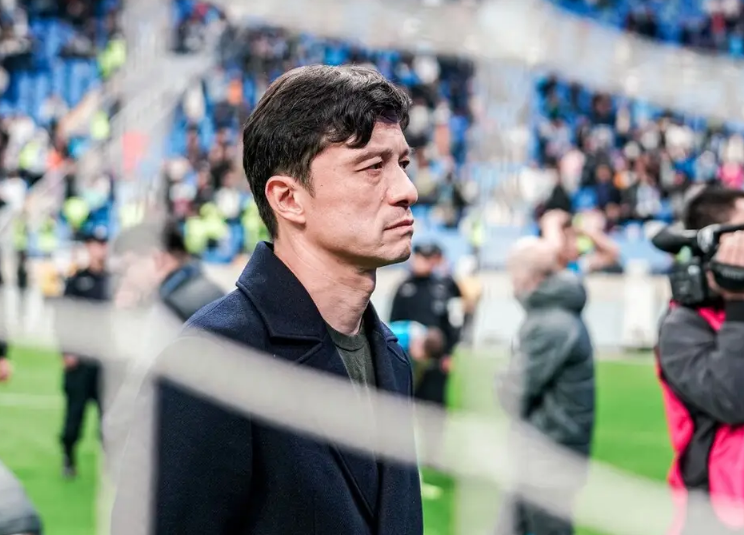 谢晖执教生涯遇挫：3年两度送中超队降级，昔日少帅陷困境