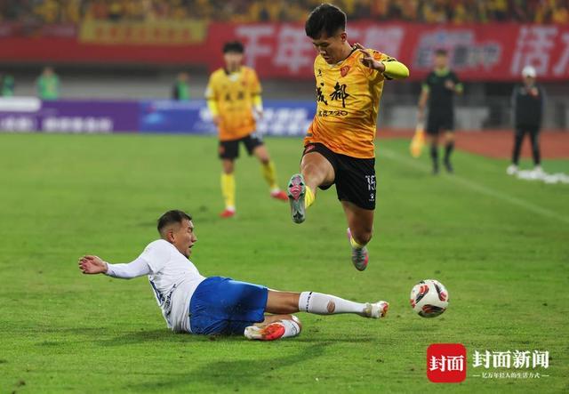 达州川汉子虽败犹荣！川超赛场展现不屈巴山精神