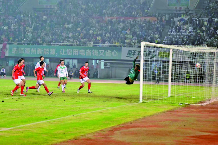 湘超第8轮：湘潭队1-1平郴州队 近三轮不败展现韧性