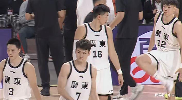 打爆广东队？欧洲强力中锋空降全运会，一队比四川男篮更强！